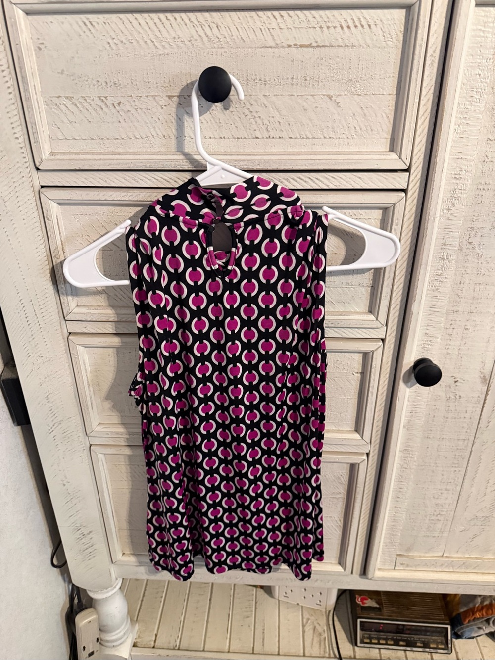 Worthington Black and Pink Sleeveless Geometric Keyhole Top